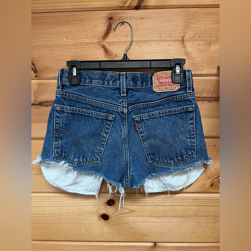 Levi’s Vintage 550 Relaxed Fit Cutoff Denim Shorts Distressed High Rise - Picture 4 of 5